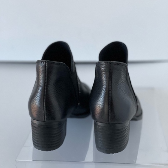 Earth Women's Black Leather Ankle Bootie Cut Out Studded Chelsea Boots Heels 5.5 - Picture 8 of 10